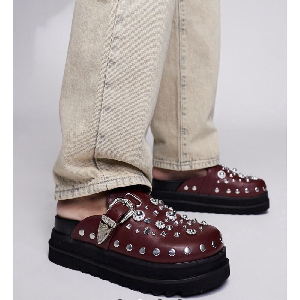 Azalea Wang Swiftly Studded Platform Clogs Slides Sz 7 Burgundy FABULOUS! NEW